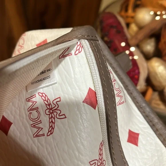 Host Appreciation First and Second prize on a random Wheel draw - Picture 11 of 11